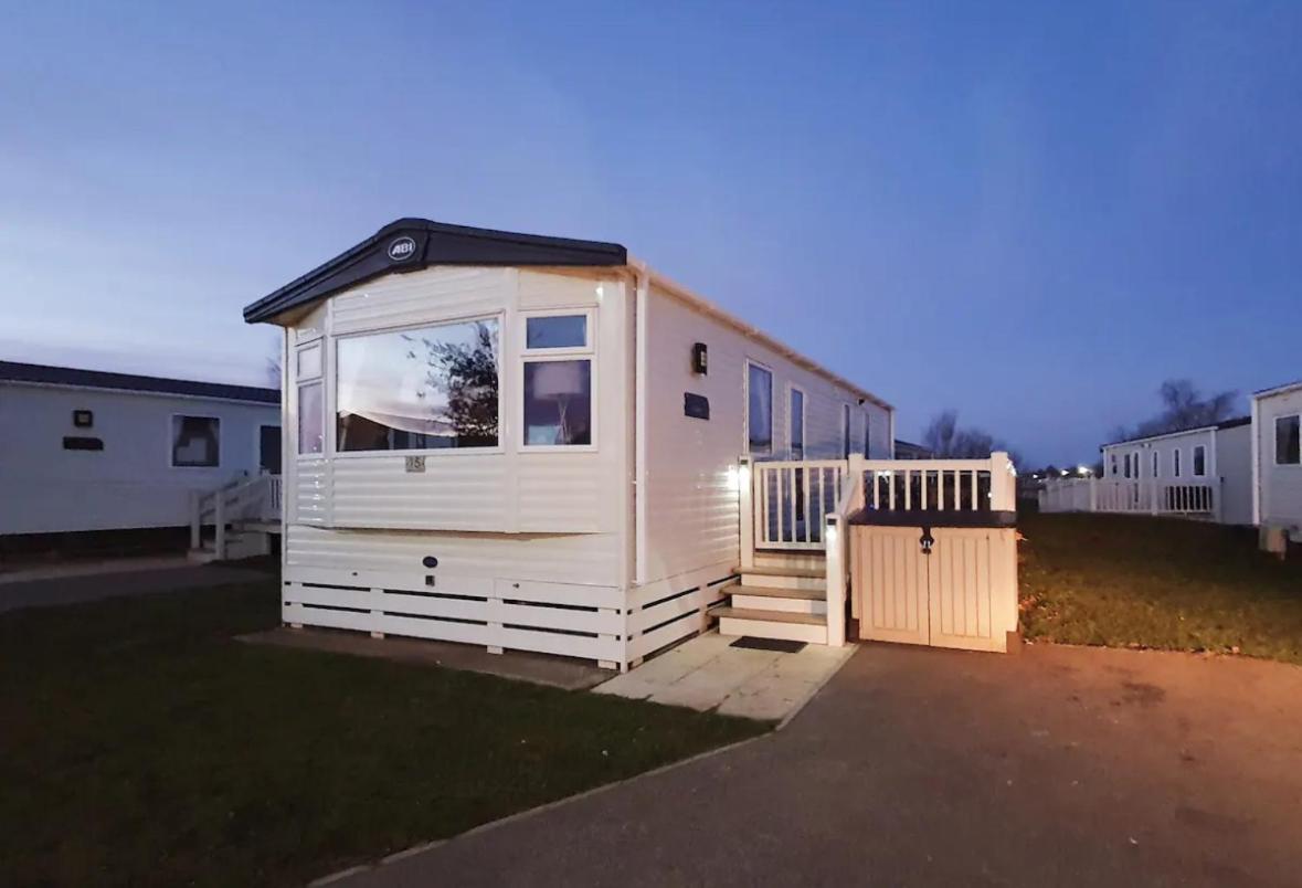 15 Kestrel Close Hot Tub Retreat Tattershall Buitenkant foto